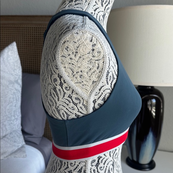 Tracksmith Run Bra in Midnight - Picture 5 of 11